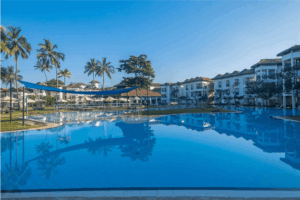 Club Hotel Dolphin's pool and grounds in Negombo.
